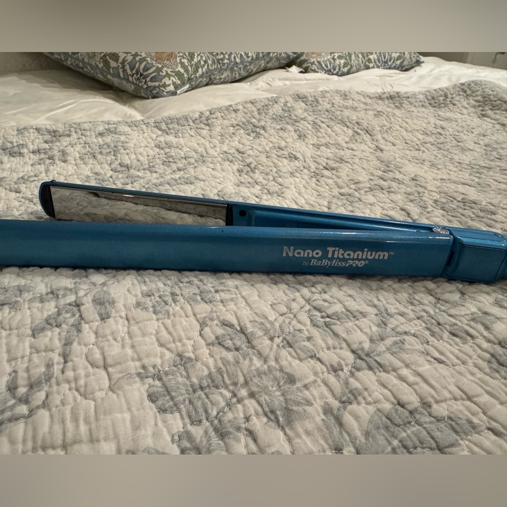 BaBylissPRO Nano Titanium Flat Iron